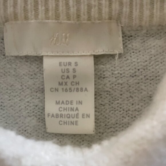 H&M cream/white (ivory)fuzzy sweater/cardigan with a pearl collar,small size. - Picture 5 of 6